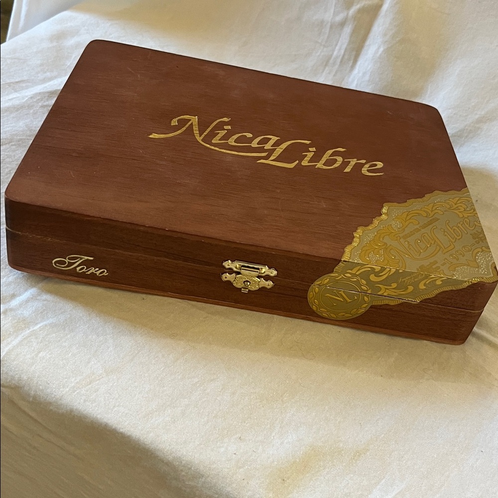 Nica Libre Cigar Box with Gold Detailing